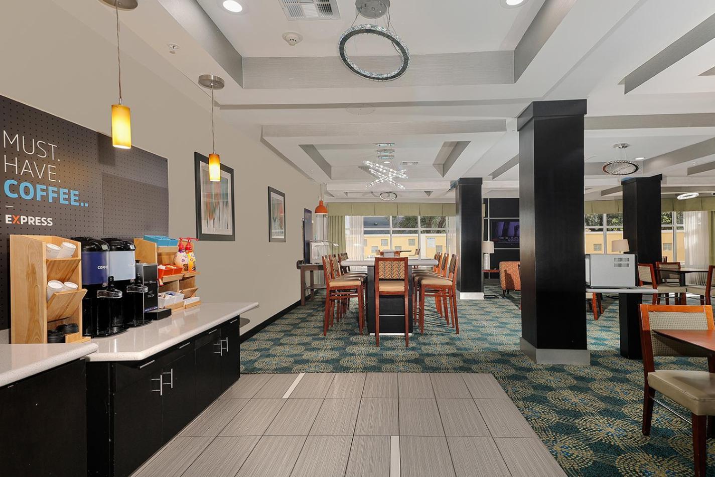 Holiday Inn Express & Suites Houston Northwest-Brookhollow By Ihg Eksteriør billede